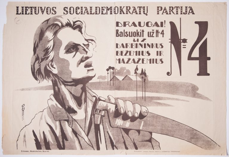 Rinkiminis plakatas, agituojantis balsuoti už Lietuvos socialdemokratų partiją. Plakate pavaizduotas darbininkas, rankose laikantis kūjį. Šiaulių „Aušros“ muziejus, autorius Vilius Jomantas. Pagaminimo data 1922 m. Uz LSDP plakatas
