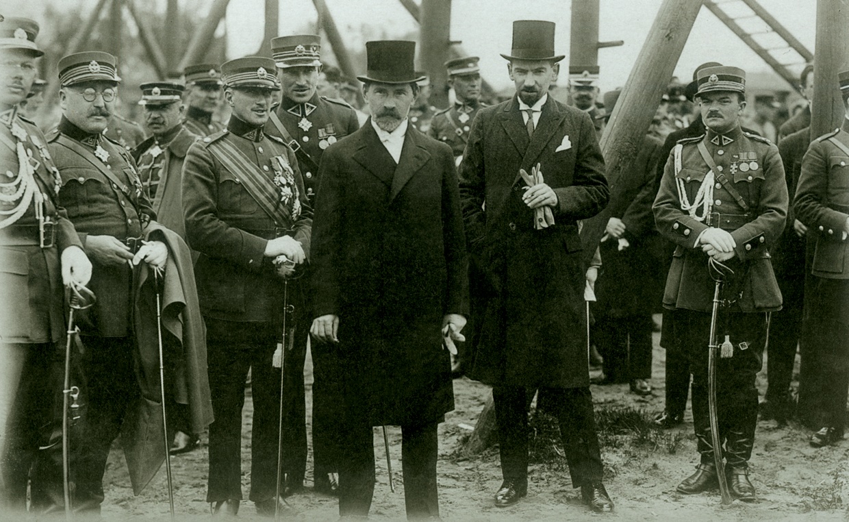 A. Smetona ir V. Čarneckis tarp Lietuvos kariuomenės karininkų 1929
